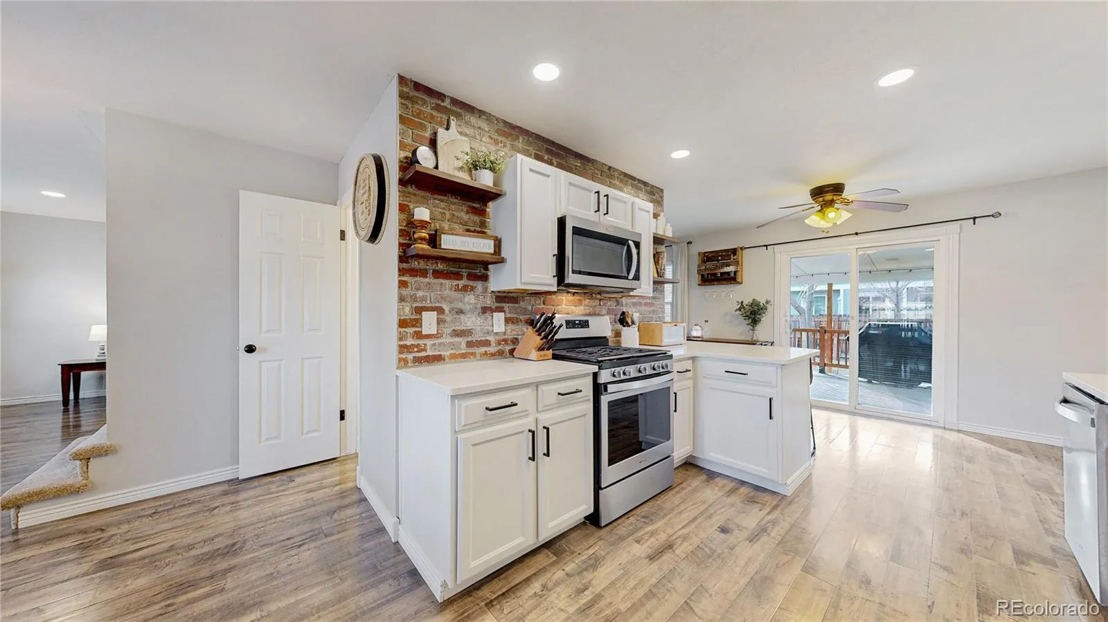 Morrison, Colorado 80465, United States, 3 Bedrooms Bedrooms, ,3 BathroomsBathrooms,Residential,Pending,92306