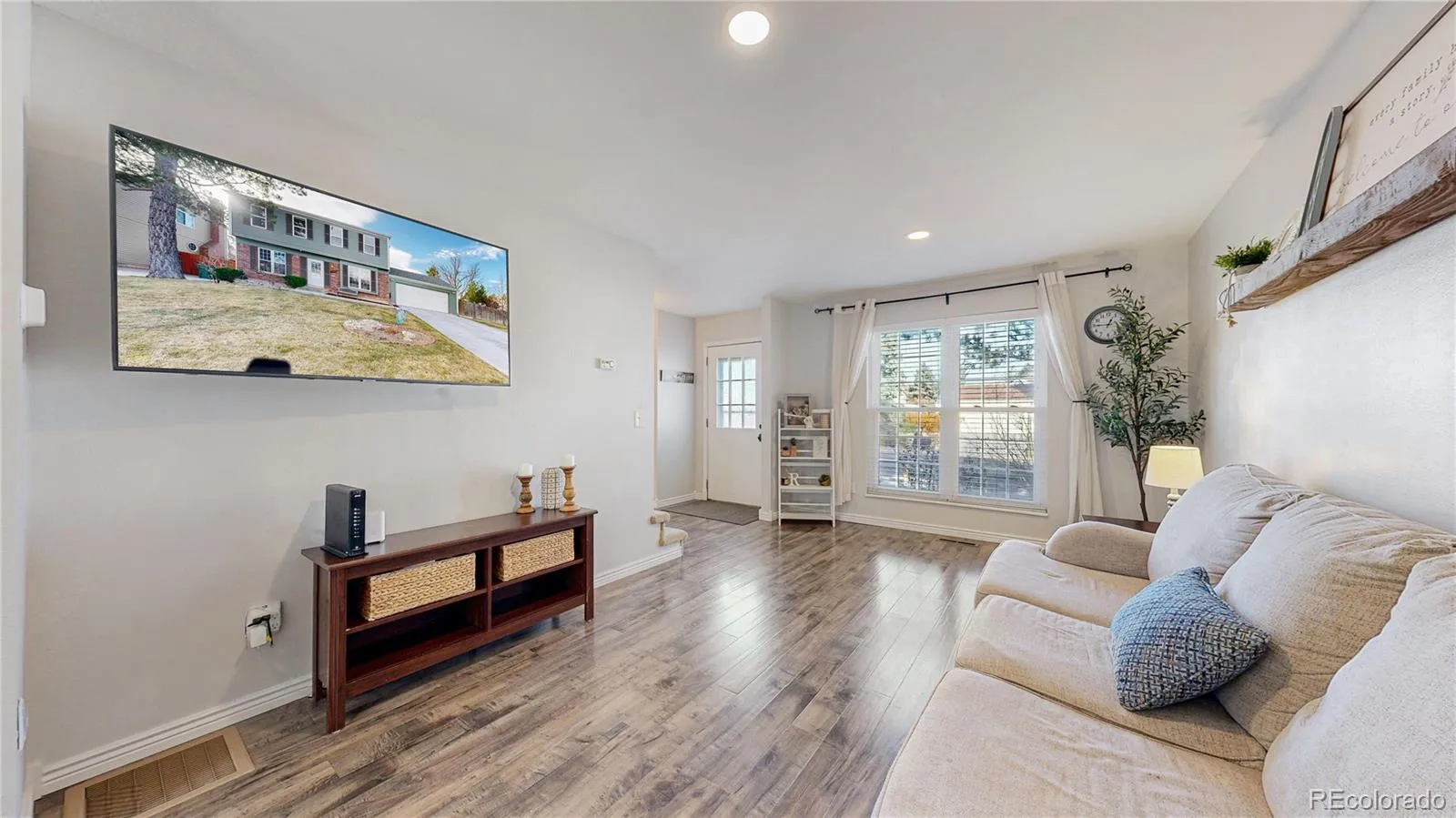 Morrison, Colorado 80465, United States, 3 Bedrooms Bedrooms, ,3 BathroomsBathrooms,Residential,Pending,92306