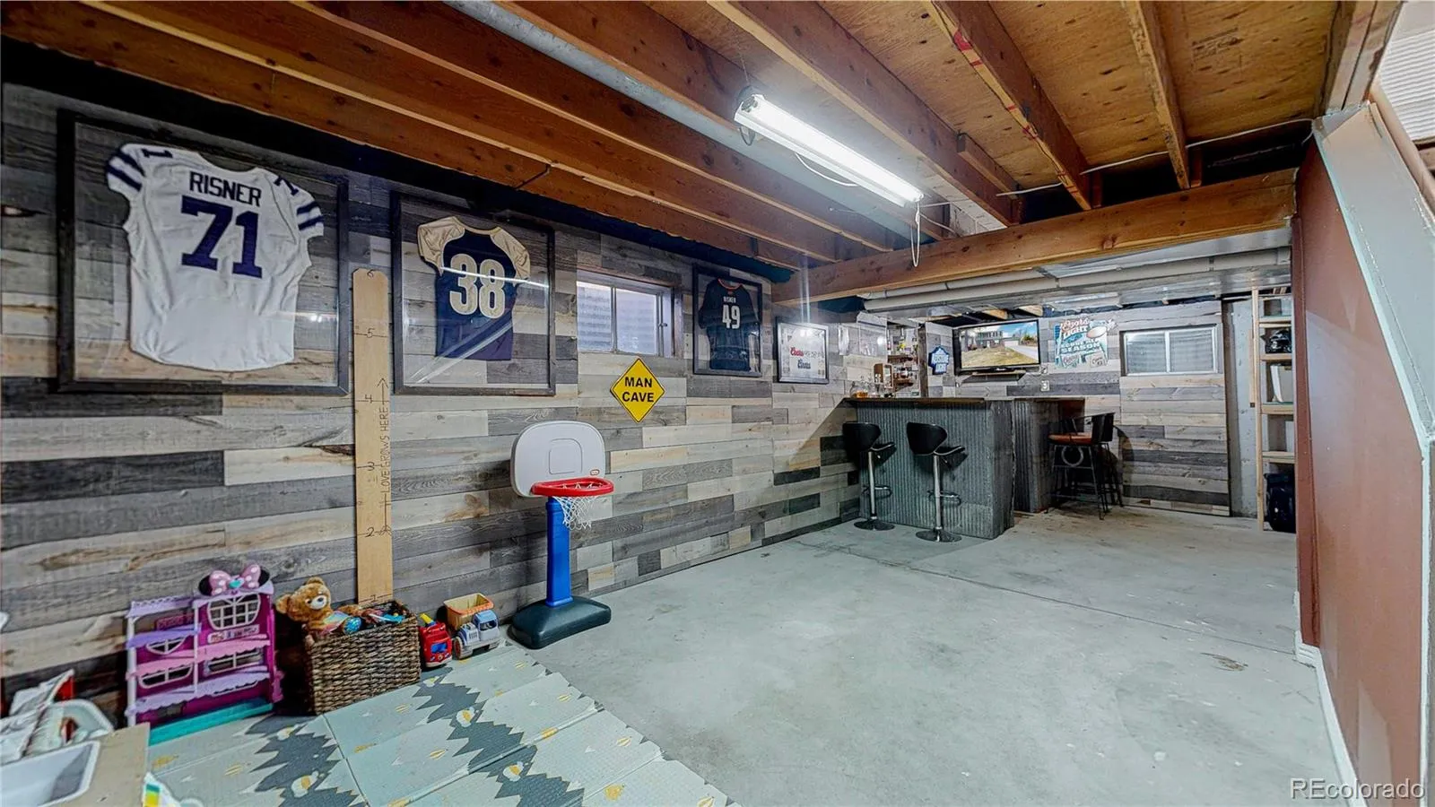 Morrison, Colorado 80465, United States, 3 Bedrooms Bedrooms, ,3 BathroomsBathrooms,Residential,Pending,92306