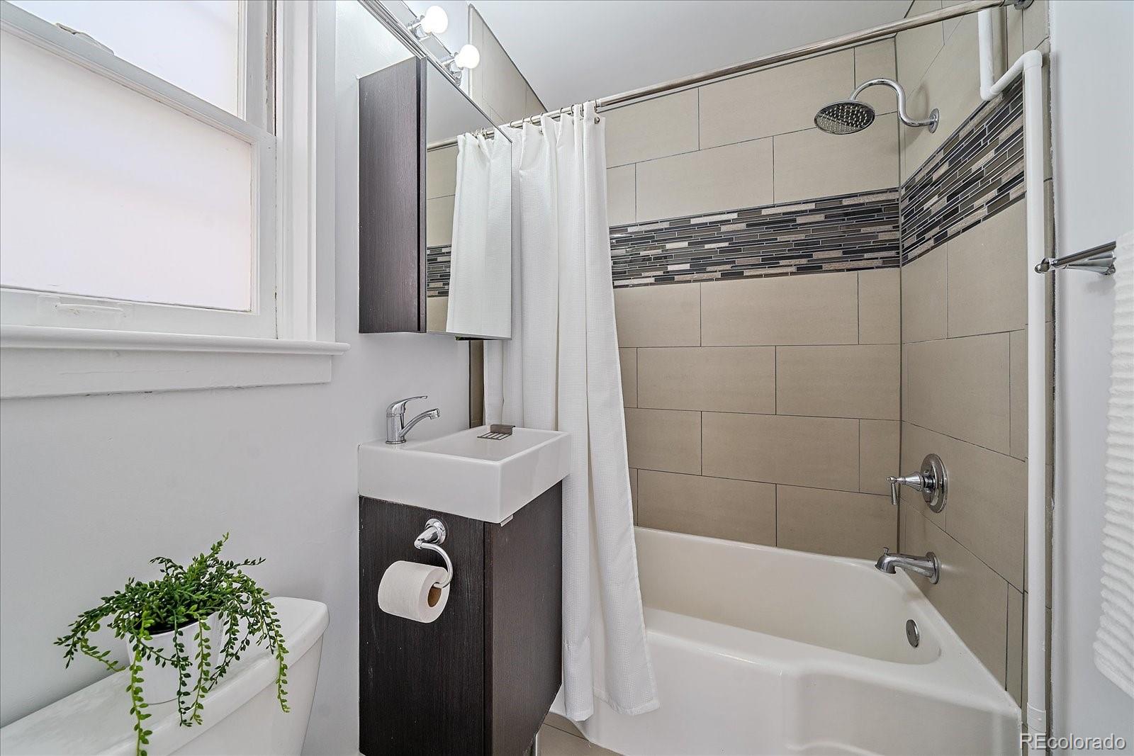 Denver, Colorado 80220, United States, 1 Bedroom Bedrooms, ,1 BathroomBathrooms,Residential,Active,69003