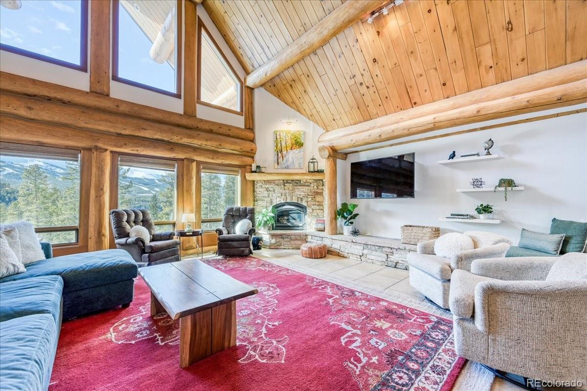 514 Blue Flag Circle