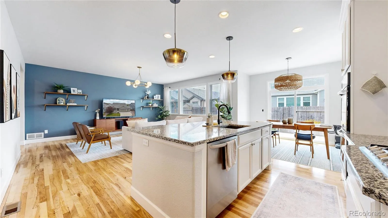 Commerce City, Colorado 80022, United States, 3 Bedrooms Bedrooms, ,2 BathroomsBathrooms,Residential,Pending,119231