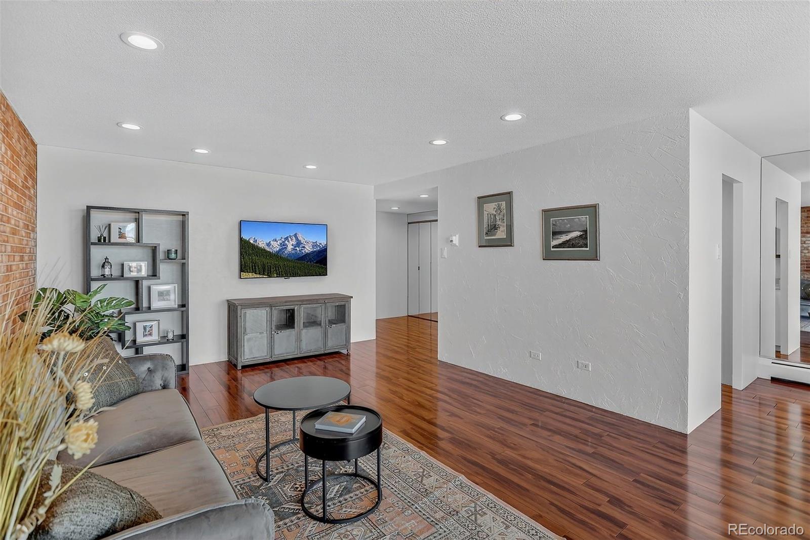 955 Eudora Street 1601