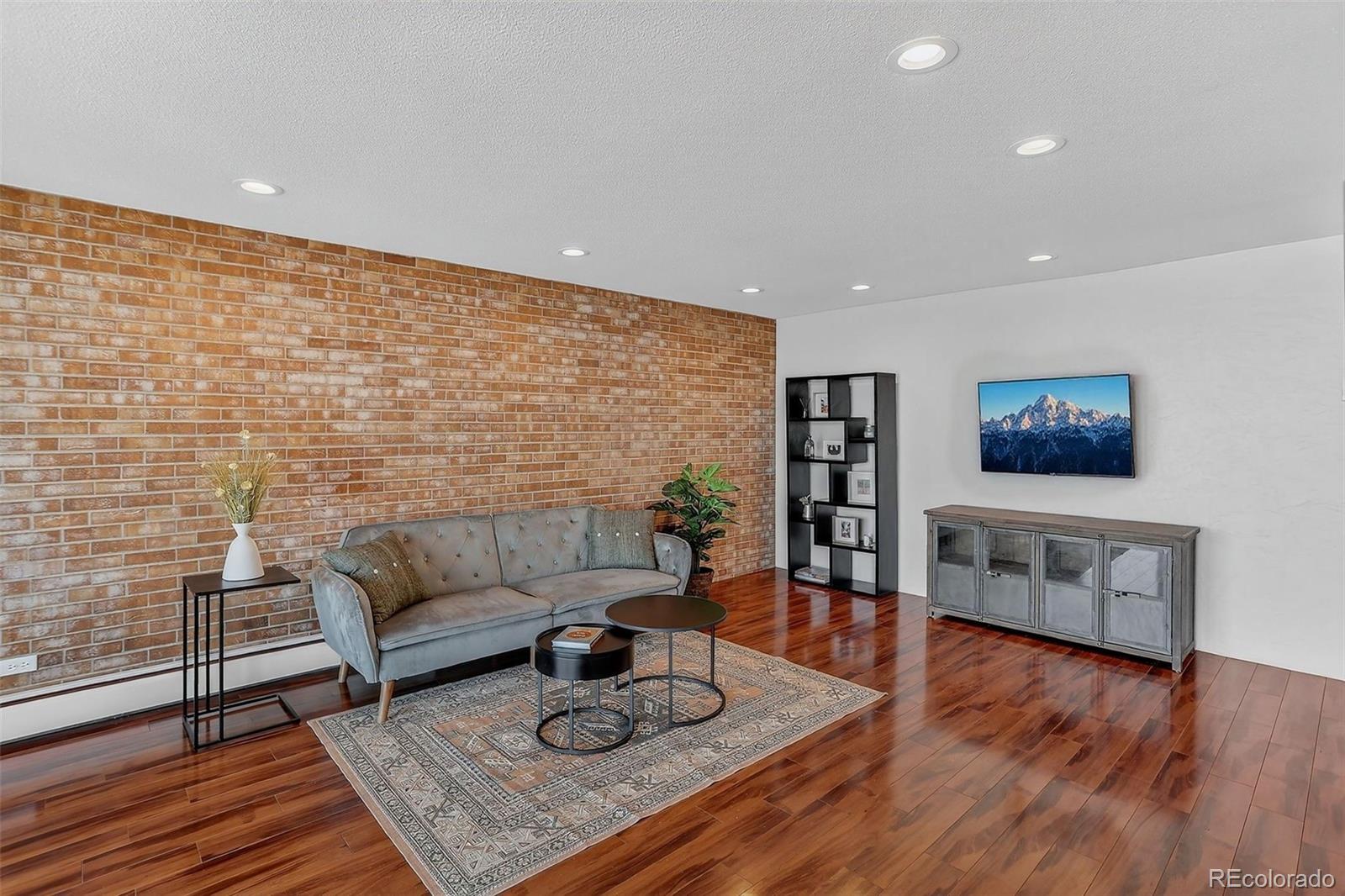 955 Eudora Street 1601