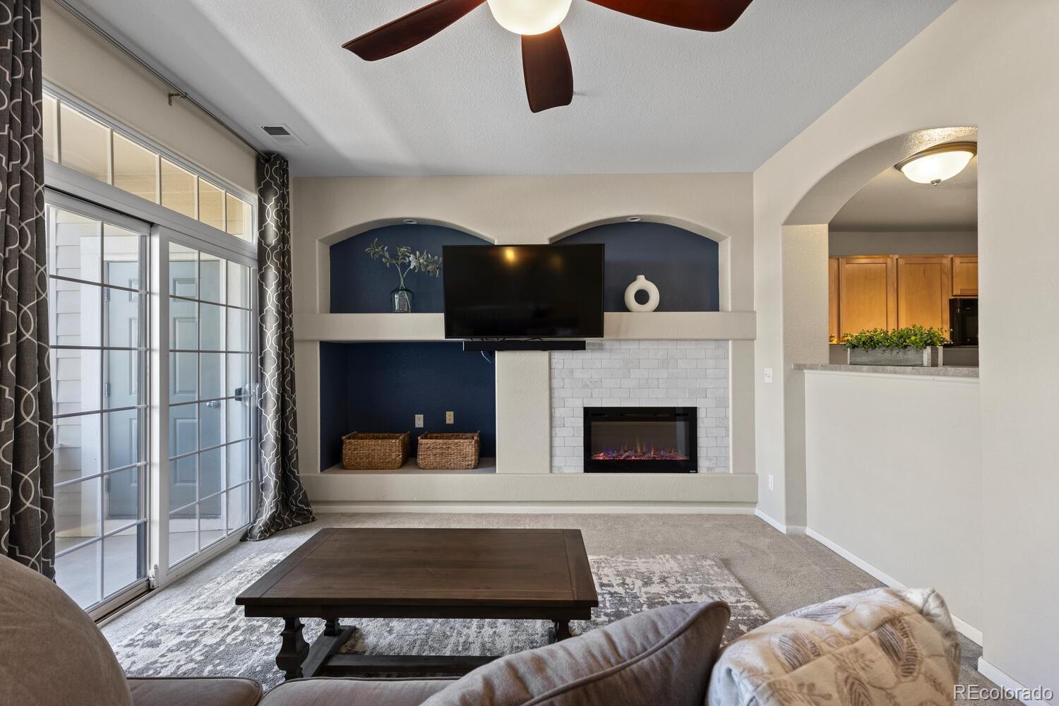 494 Black Feather Loop 118