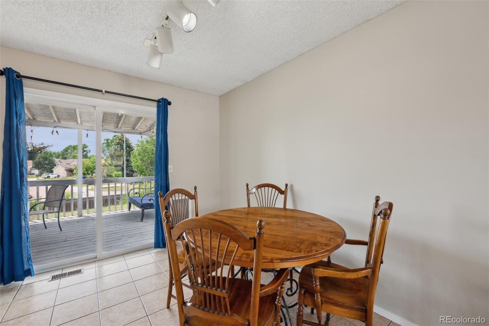 265 Dix Circle