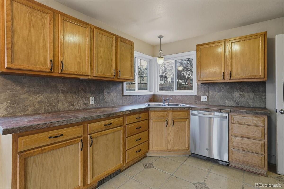 1133 Farragut Avenue