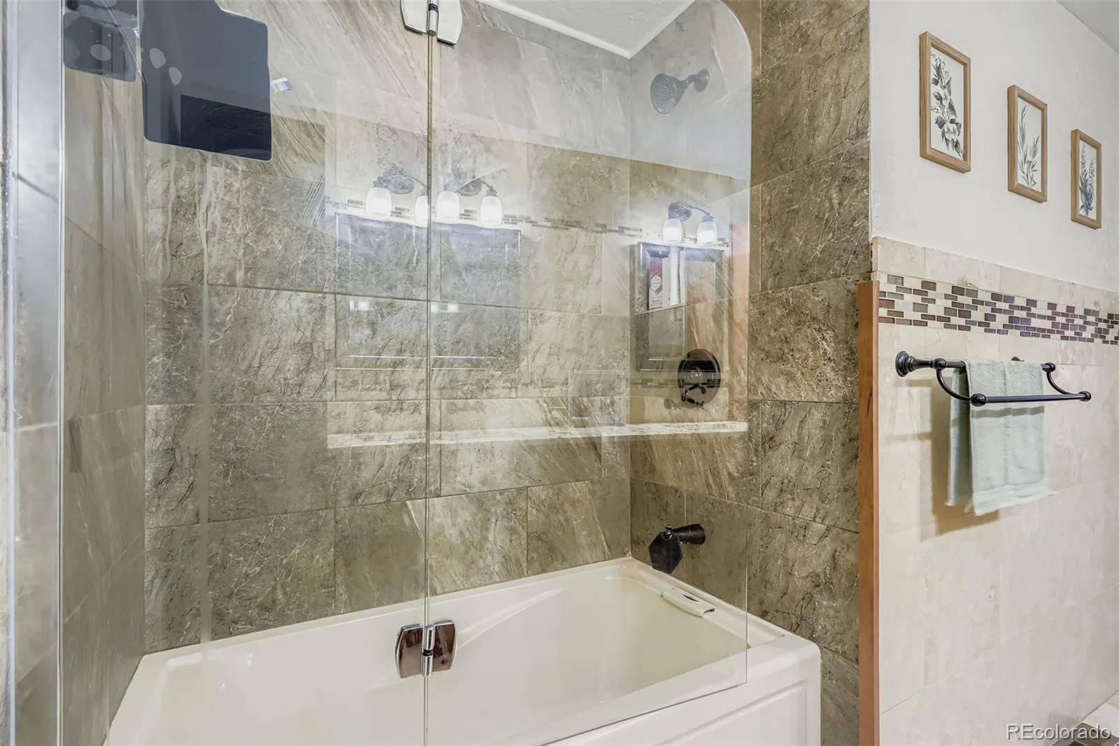 Lakewood, Colorado 80228, United States, 3 Bedrooms Bedrooms, ,2 BathroomsBathrooms,Residential,Active,201955