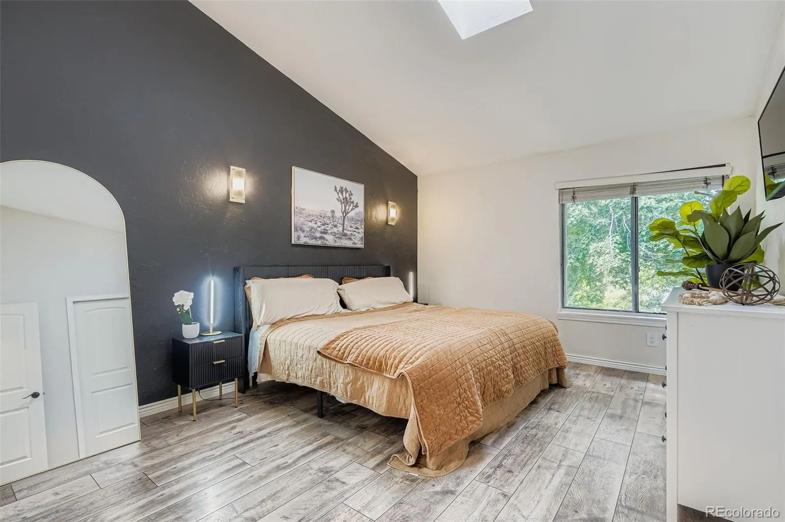 Lakewood, Colorado 80228, United States, 3 Bedrooms Bedrooms, ,2 BathroomsBathrooms,Residential,Active,201955