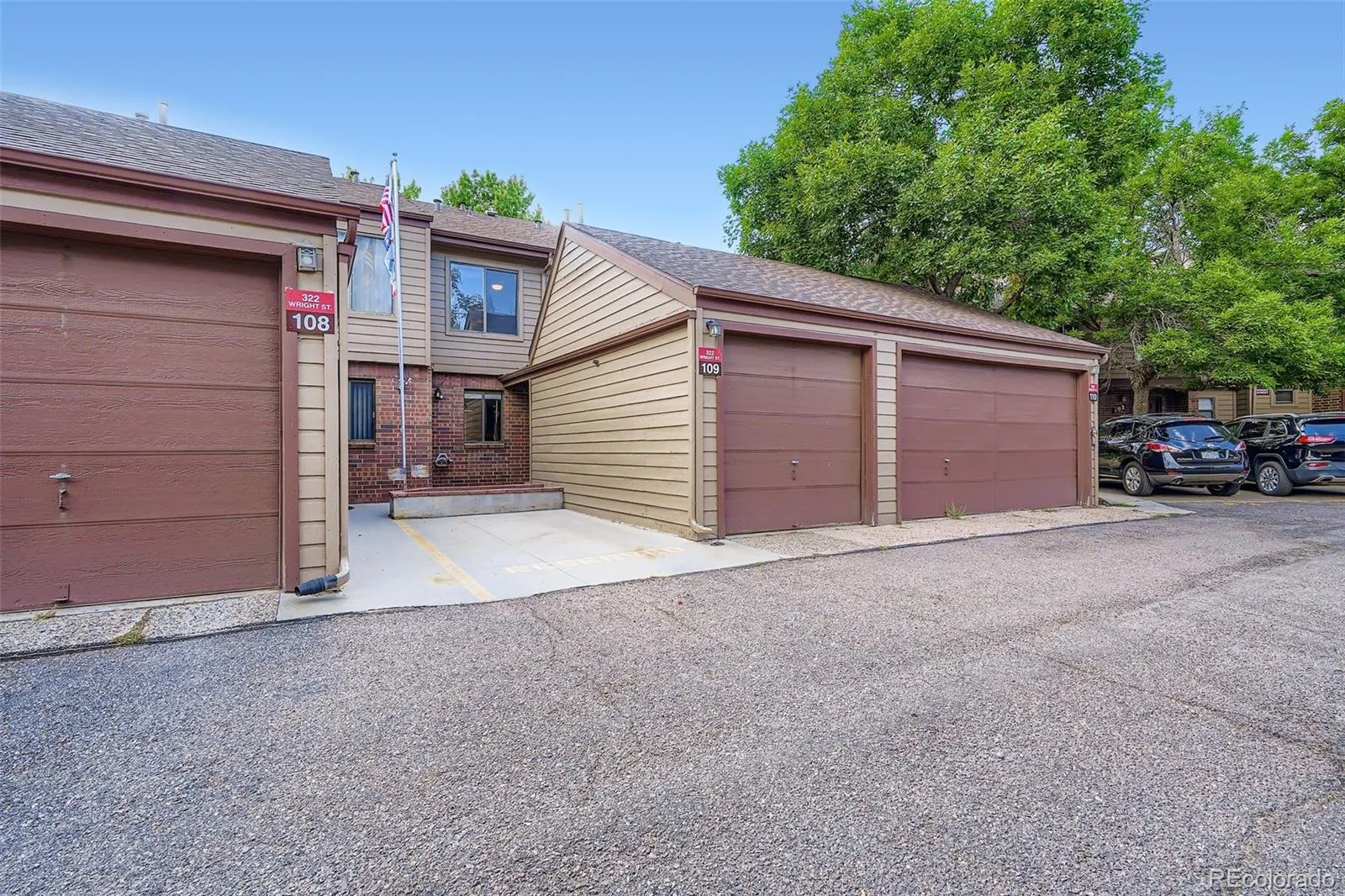 Lakewood, Colorado 80228, United States, 3 Bedrooms Bedrooms, ,2 BathroomsBathrooms,Residential,Active,201955