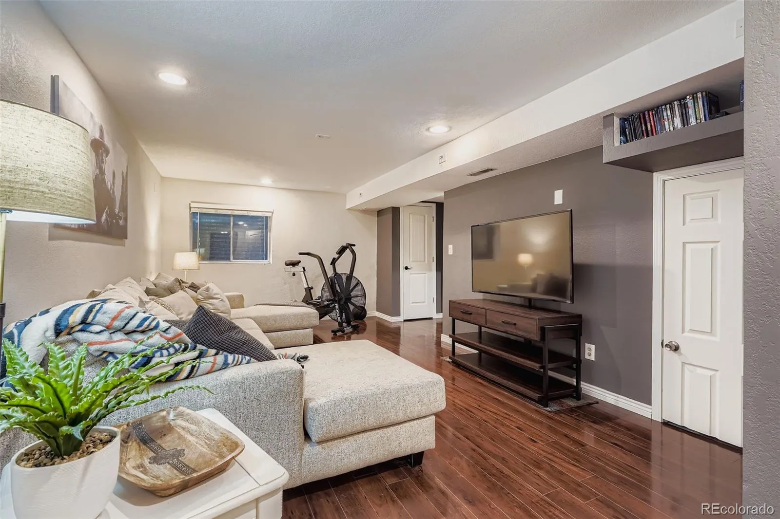 Lakewood, Colorado 80228, United States, 3 Bedrooms Bedrooms, ,2 BathroomsBathrooms,Residential,Active,201955