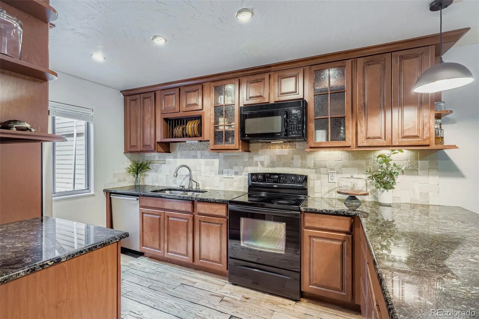 Lakewood, Colorado 80228, United States, 3 Bedrooms Bedrooms, ,2 BathroomsBathrooms,Residential,Active,201955