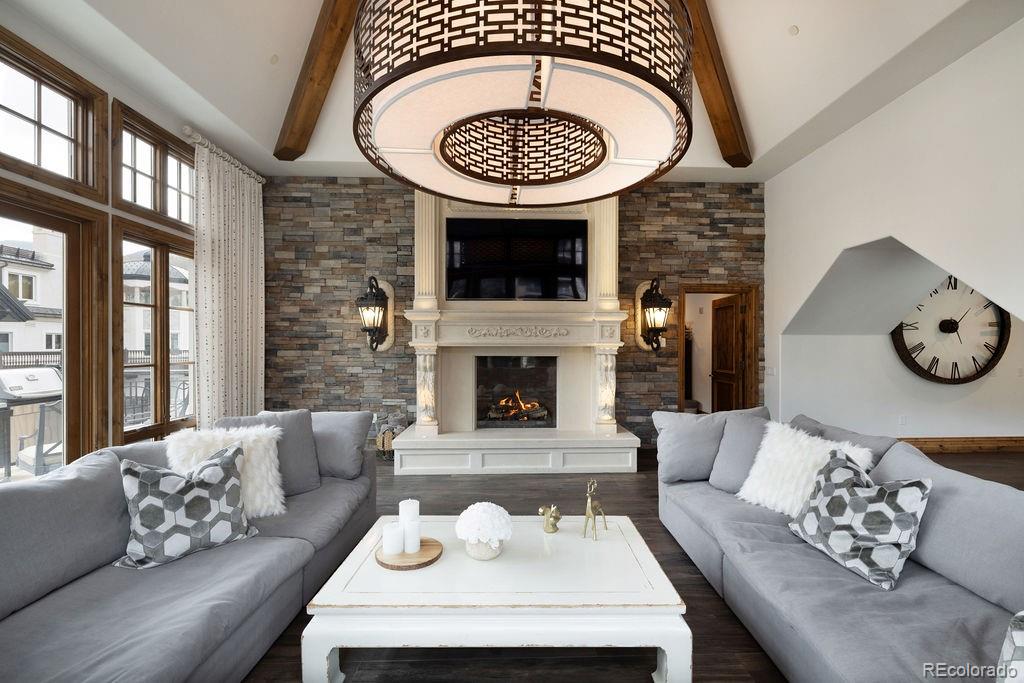 675 Lionshead Place 642