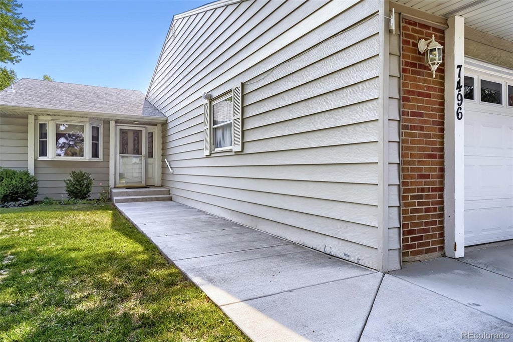 Photo of 7496 W Cedar Circle, Lakewood, CO 80226 (MLS # 6447494)