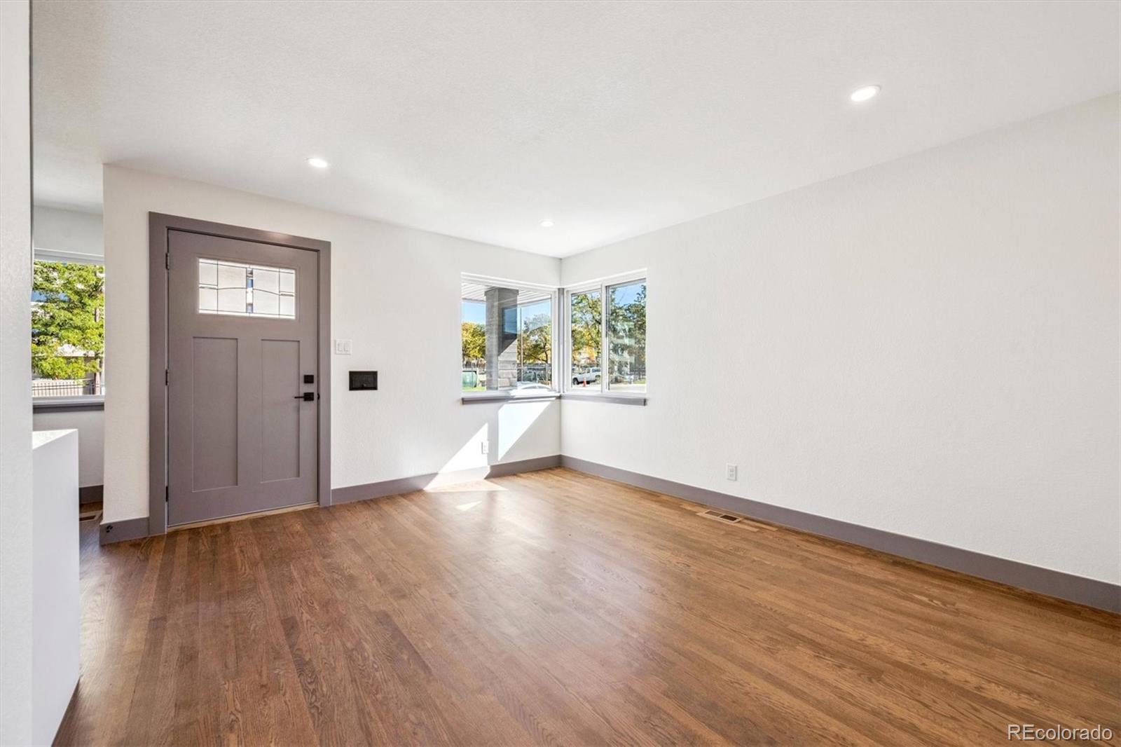 3323 Poplar Street 3323