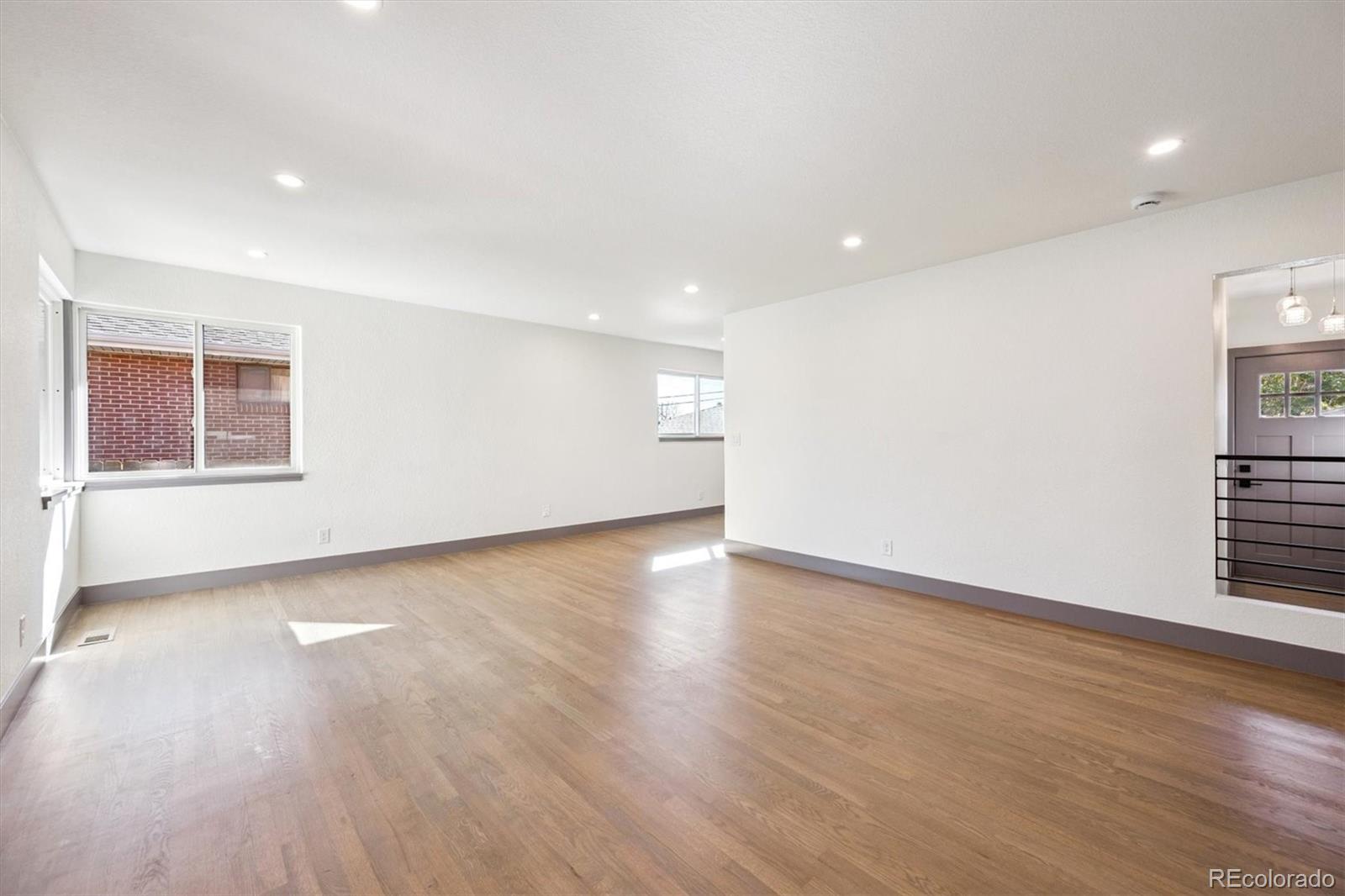 3323 Poplar Street 3323