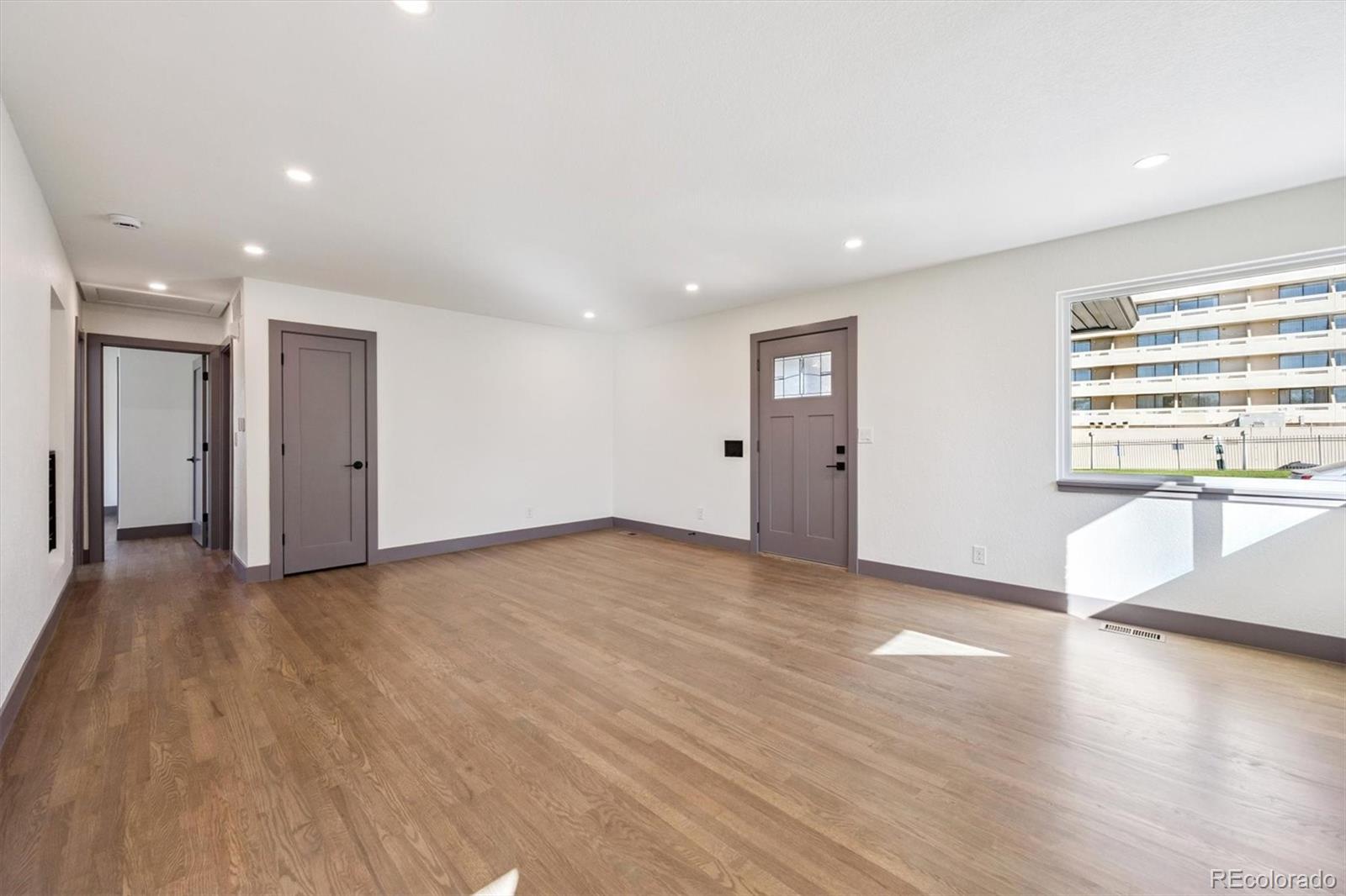 3323 Poplar Street 3323