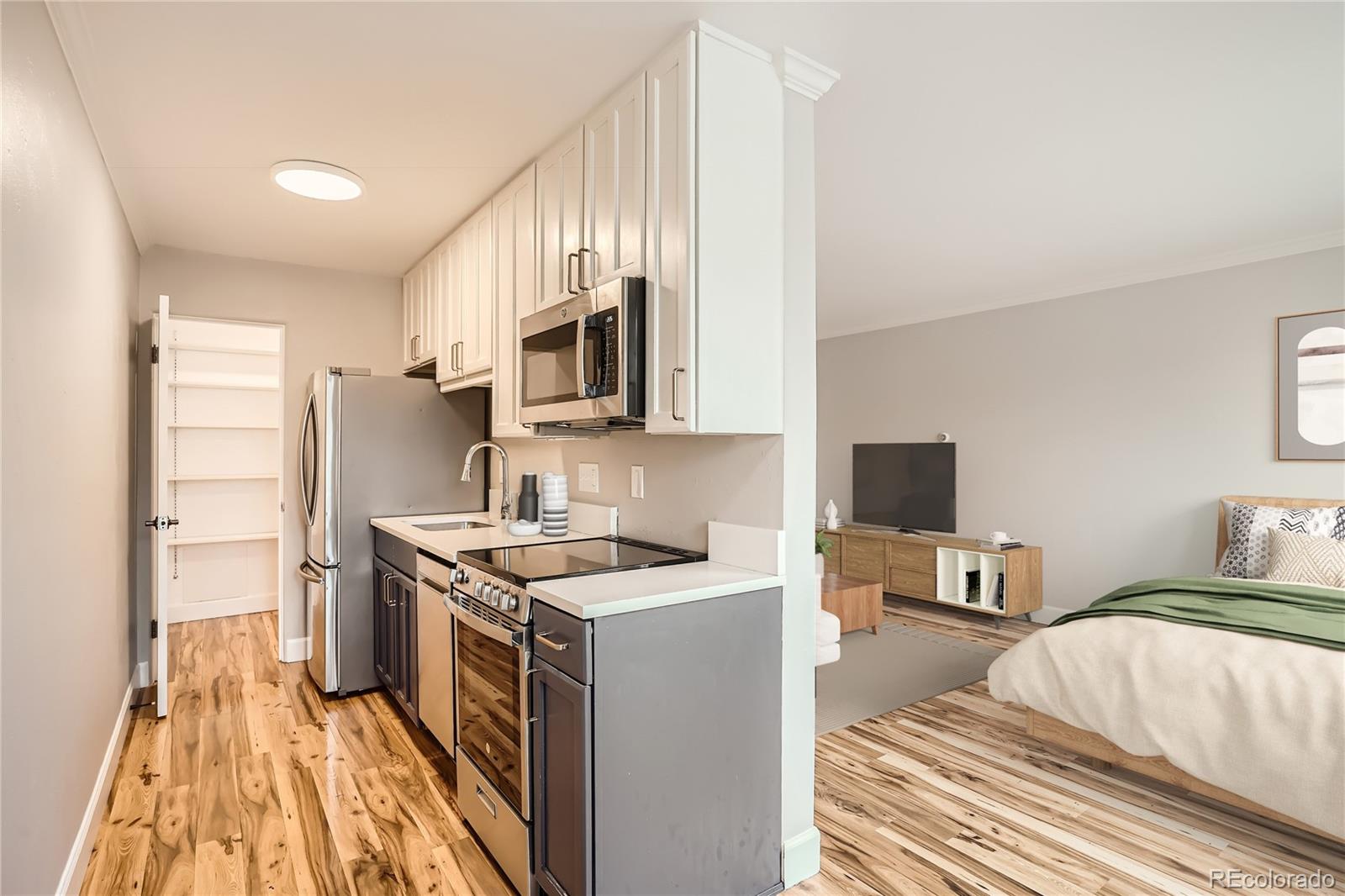 969 S Pearl Street 204