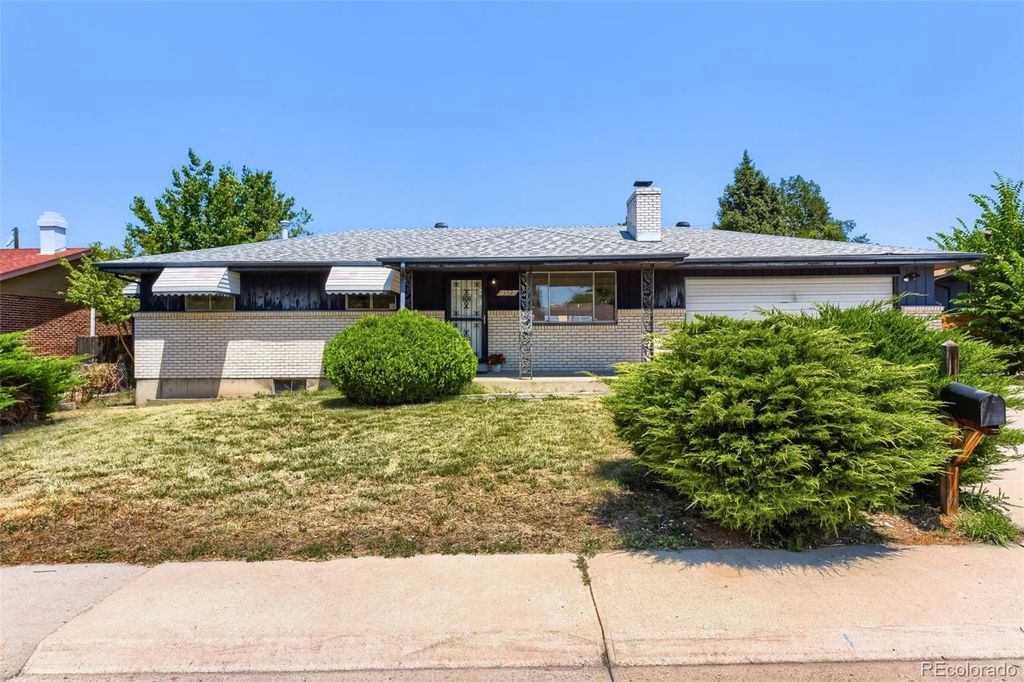 Photo of 392 S Peoria Circle, Aurora, CO 80012 (MLS # 6927022)