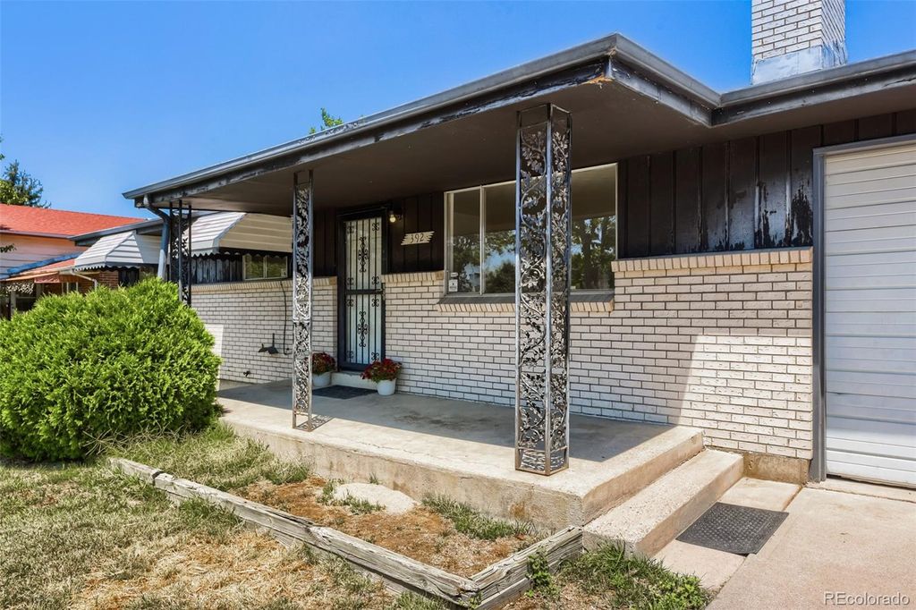 Photo of 392 S Peoria Circle, Aurora, CO 80012 (MLS # 6927022)