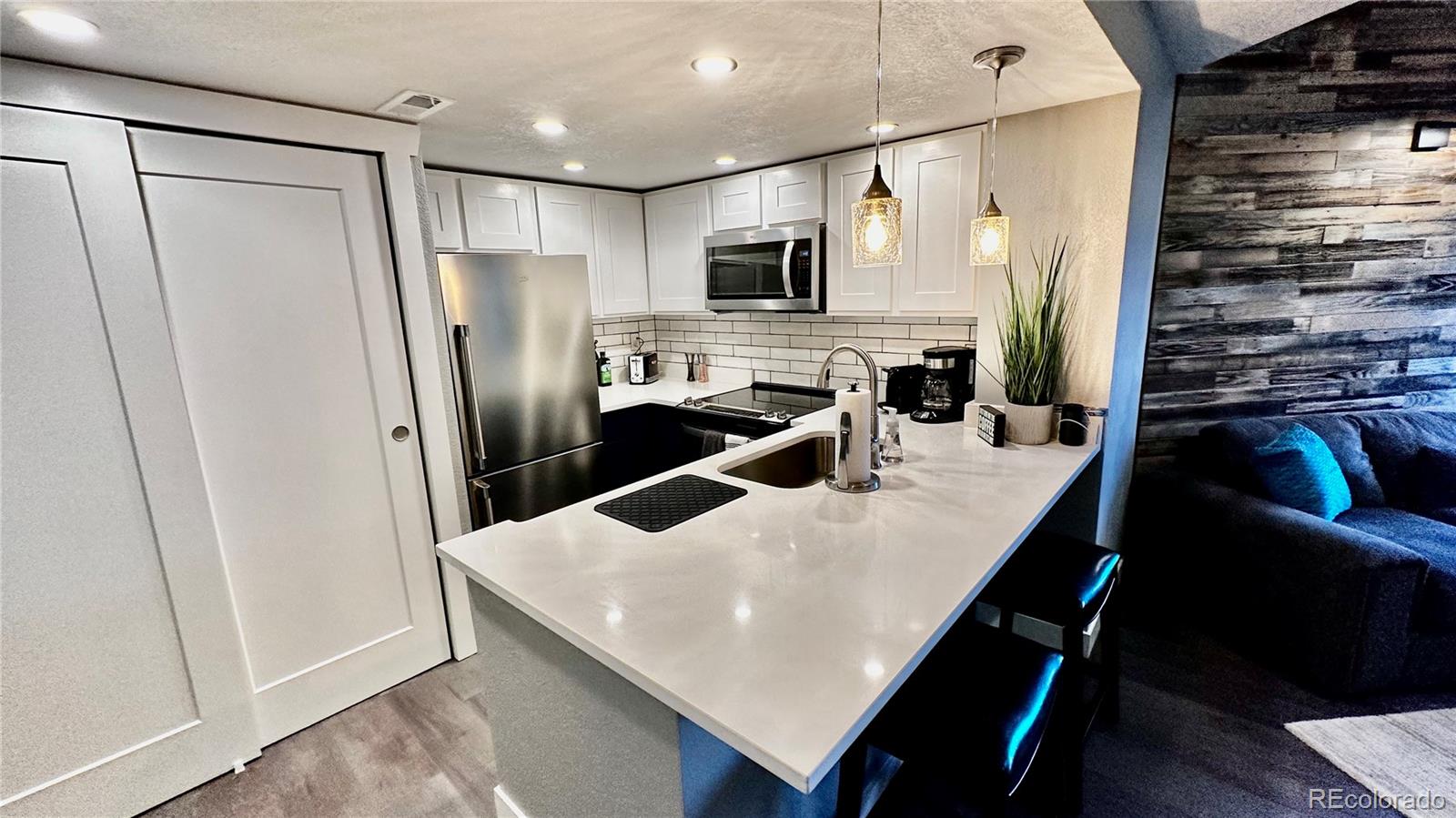 5922 Gunbarrel F