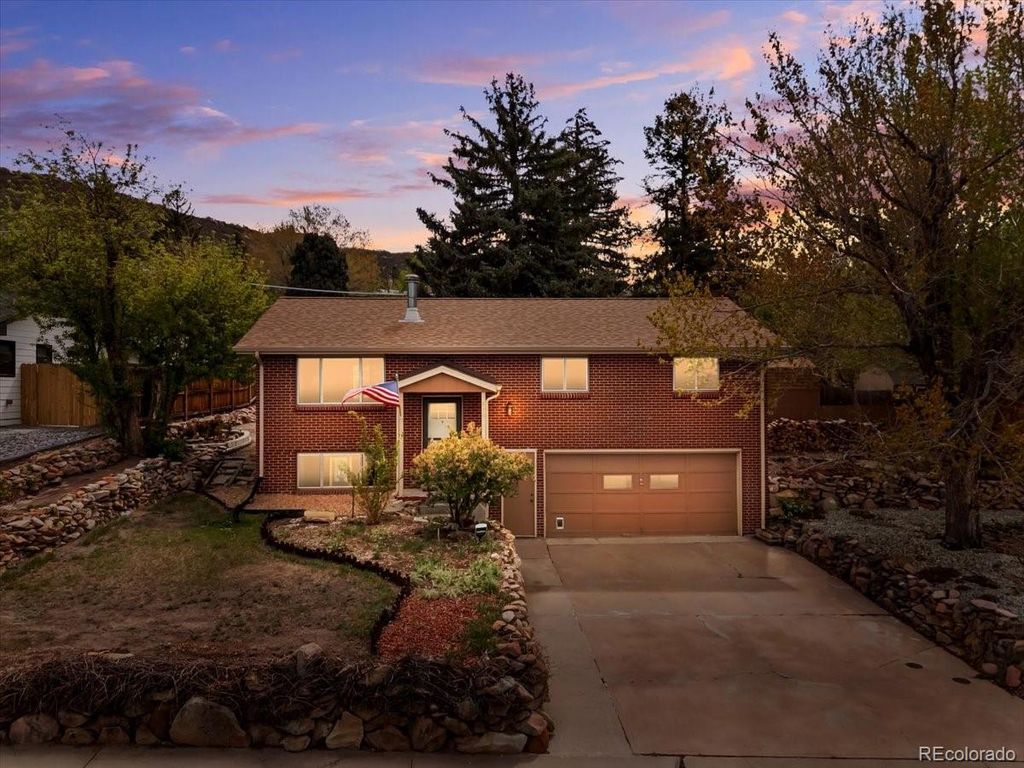 Photo of 570 Vista Drive, Castle Rock, CO 80104 (MLS # 4950694)