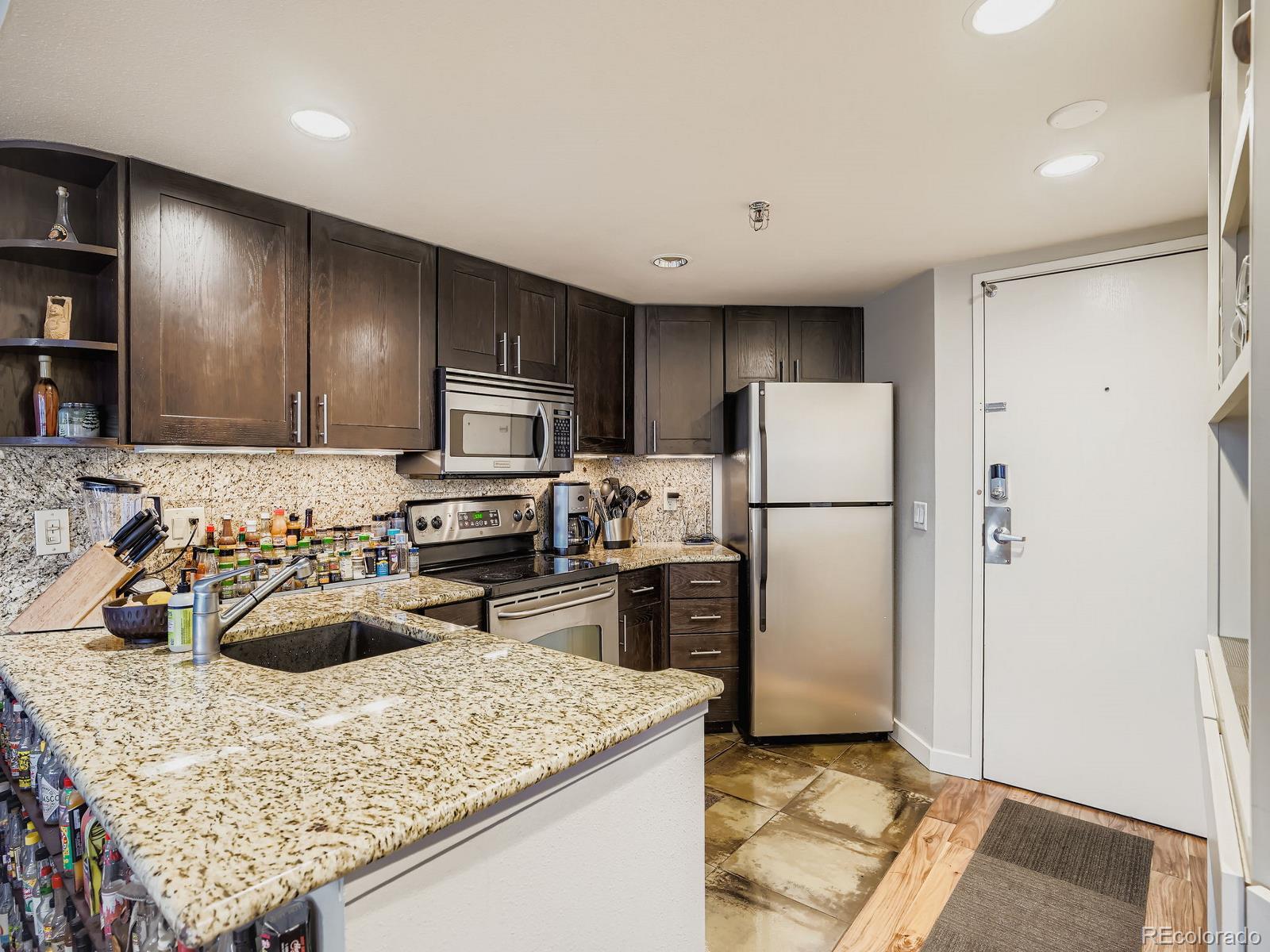 100 Park Avenue W 1608