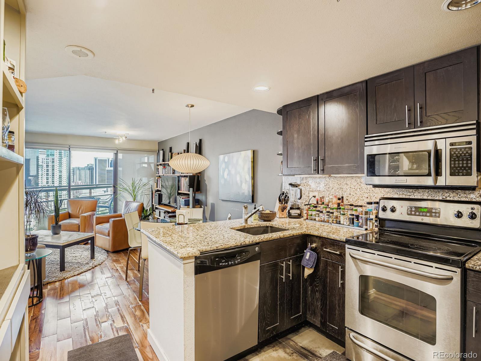 100 Park Avenue W 1608