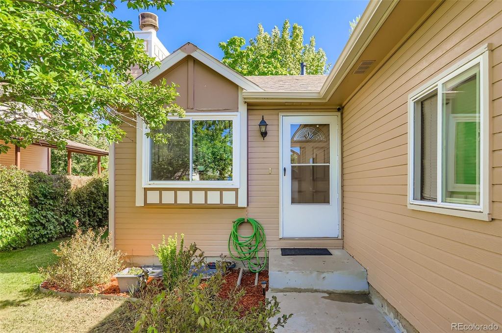 Photo of 2108 Tulip Street, Longmont, CO 80501 (MLS # 8224454)