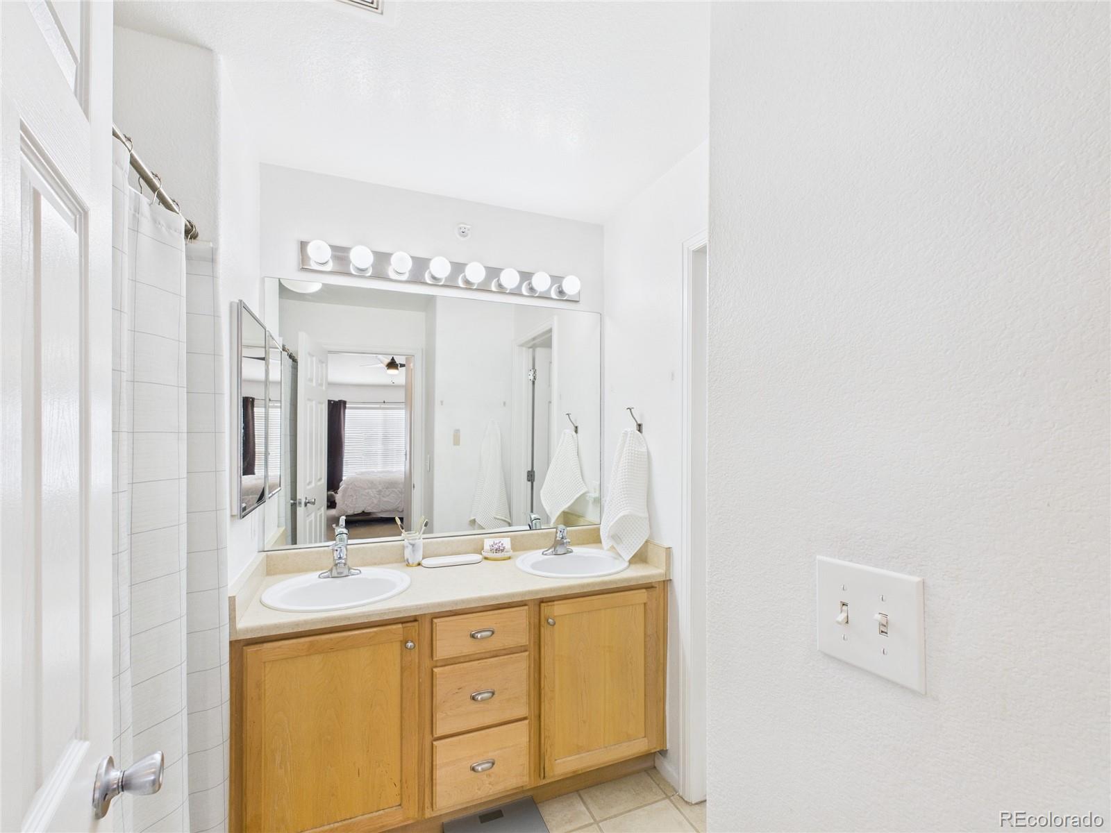 474 Black Feather Loop 412