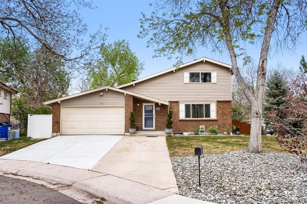 Photo of 8901 W Radcliffe Place, Littleton, CO 80123 (MLS # 5363930)