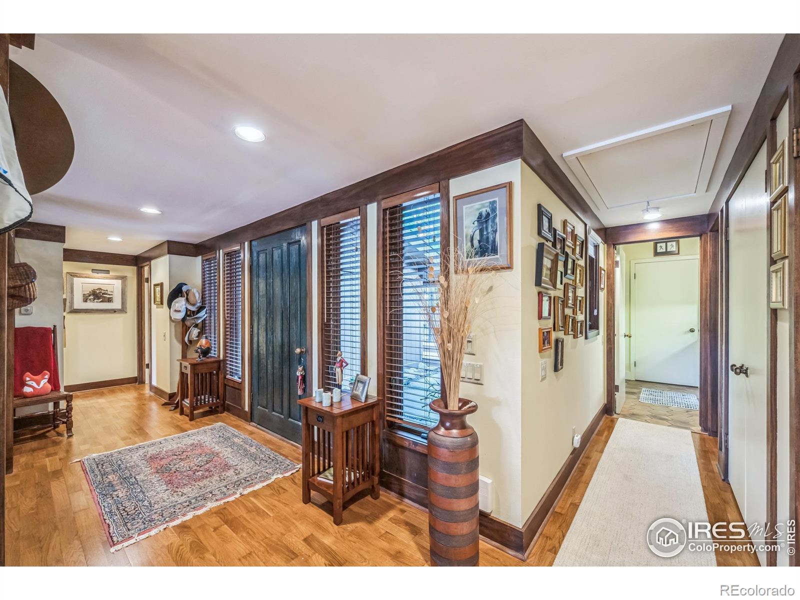 220 Fox Acres Drive W