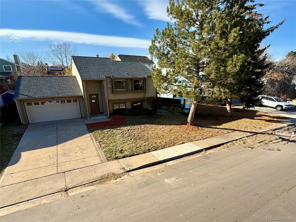 Photo of 11977 W Bowles Circle, Littleton, CO 80127 (MLS # 4088888)