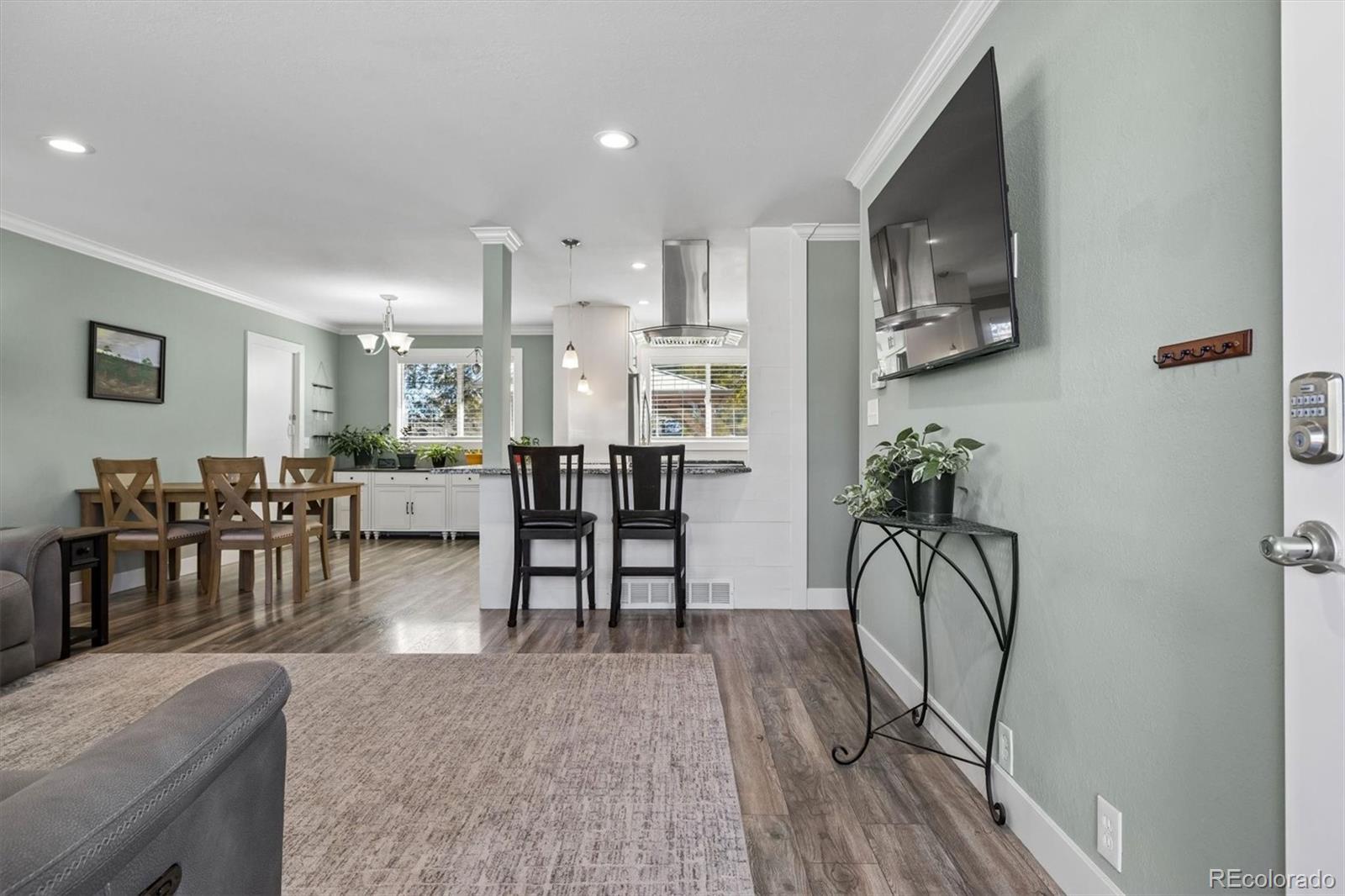 3250 W Saratoga Avenue