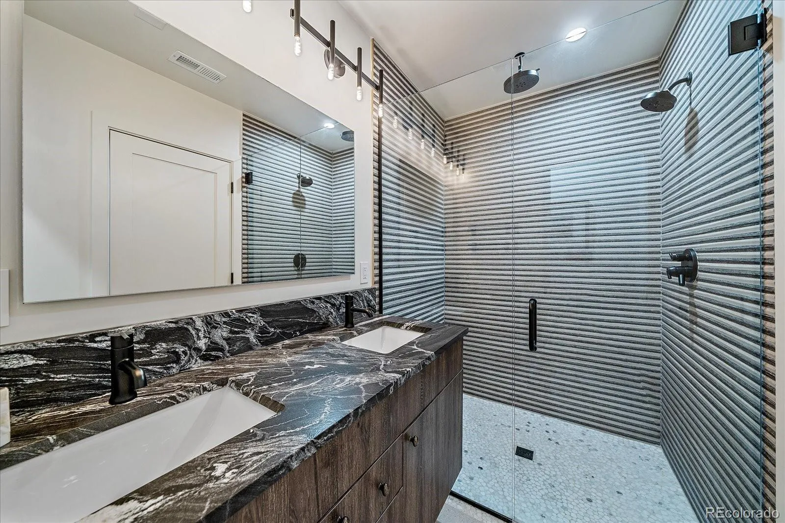 Denver, Colorado 80206, United States, 4 Bedrooms Bedrooms, ,4 BathroomsBathrooms,Residential,Active,96772