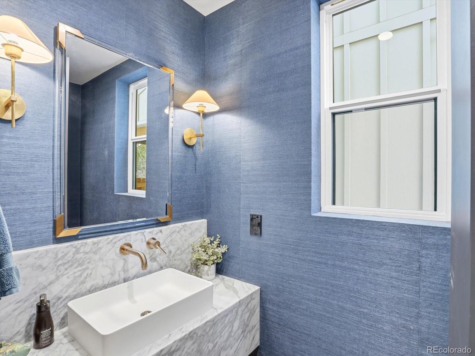 2011 N Gaylord Street