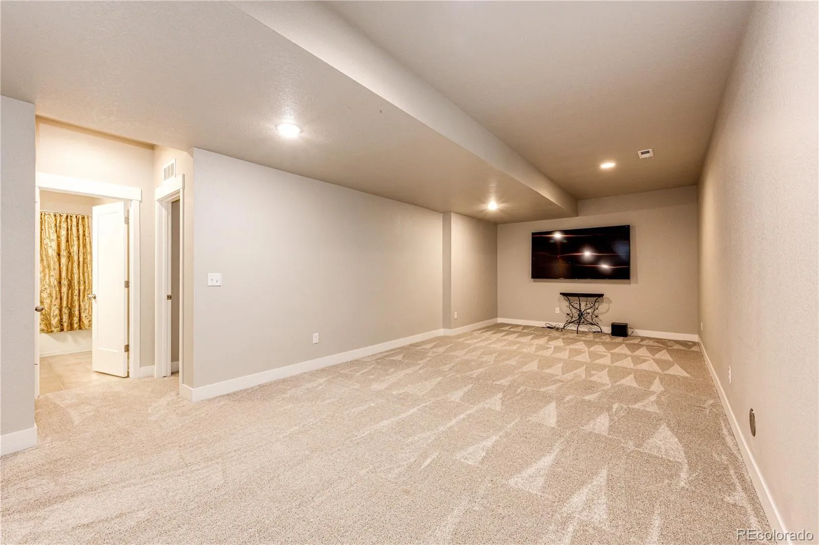 Aurora, Colorado 80019, United States, 4 Bedrooms Bedrooms, ,3 BathroomsBathrooms,Residential,Active,249285