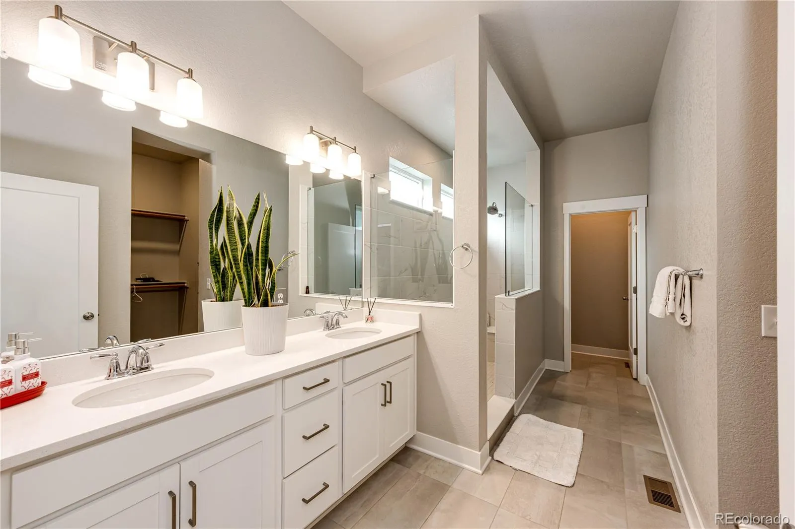 Aurora, Colorado 80019, United States, 4 Bedrooms Bedrooms, ,3 BathroomsBathrooms,Residential,Active,249285