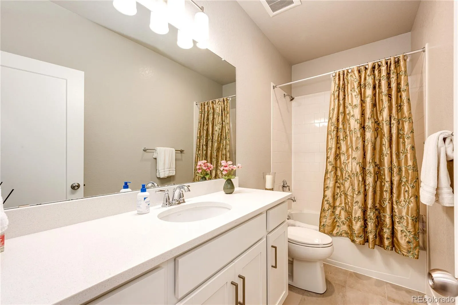 Aurora, Colorado 80019, United States, 4 Bedrooms Bedrooms, ,3 BathroomsBathrooms,Residential,Active,249285