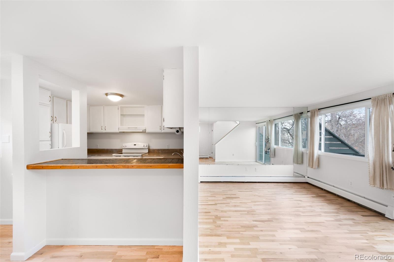 1842 Canyon Boulevard 202