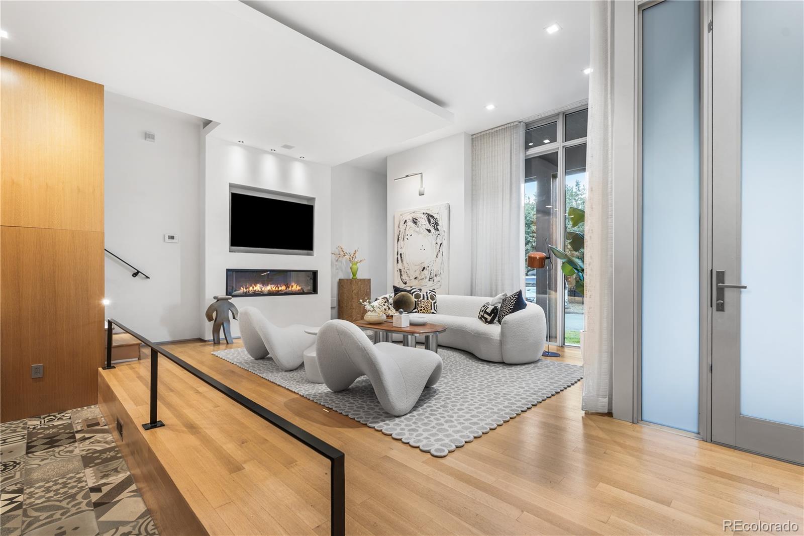 1115 W 37th Avenue
