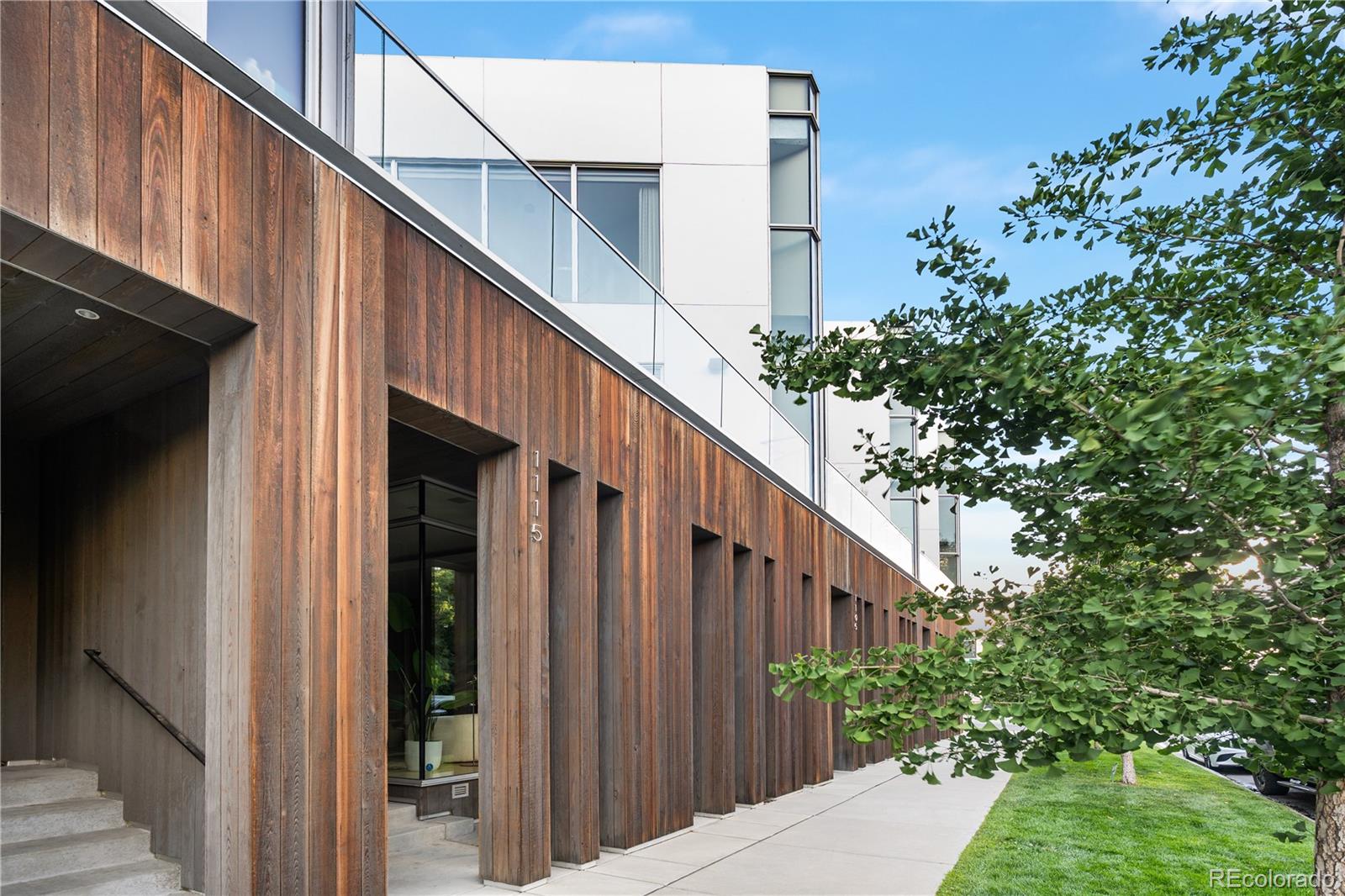 1115 W 37th Avenue