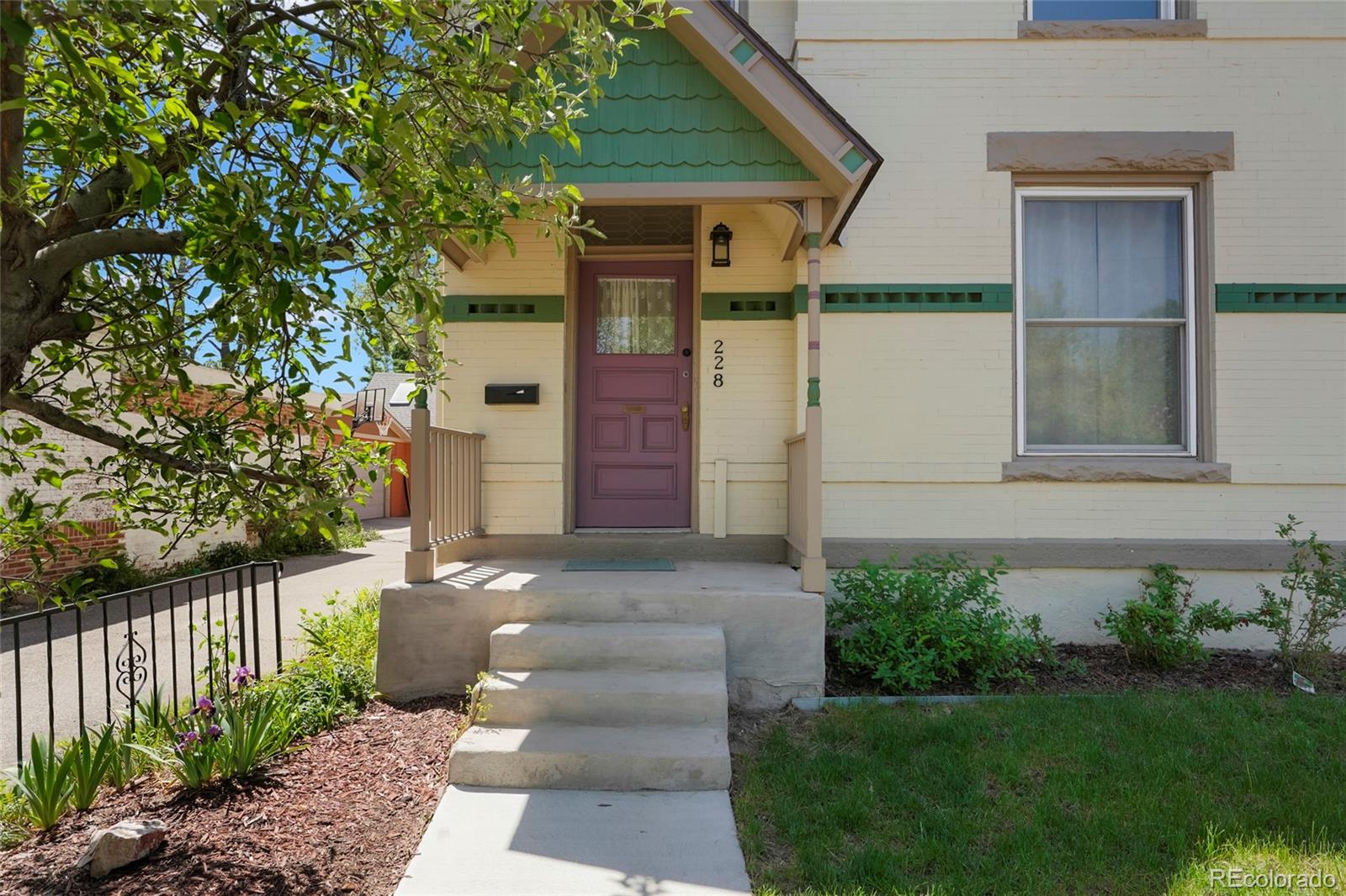 228 W 1st Avenue W
