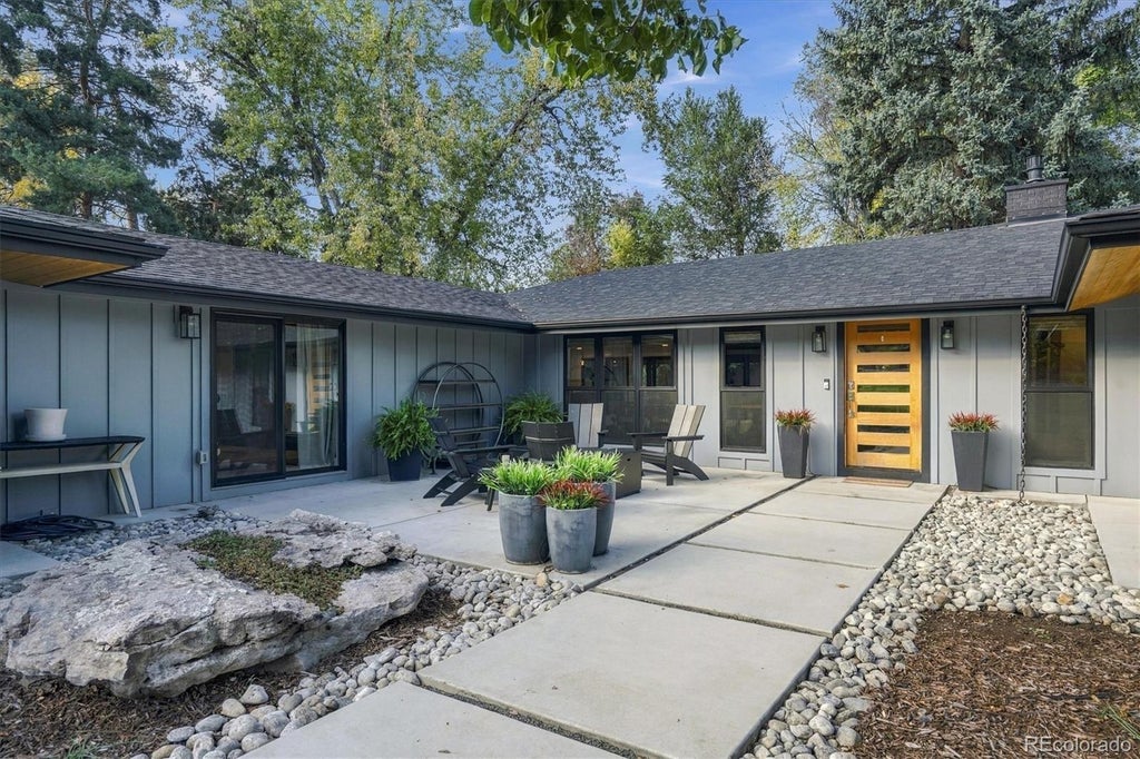 Photo of 4677 W Wagon Trail Road, Littleton, CO 80123 (MLS # 5598322)