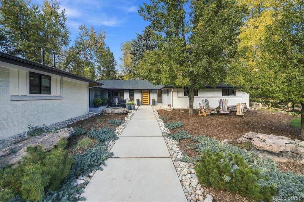 Photo of 4677 W Wagon Trail Road, Littleton, CO 80123 (MLS # 5598322)