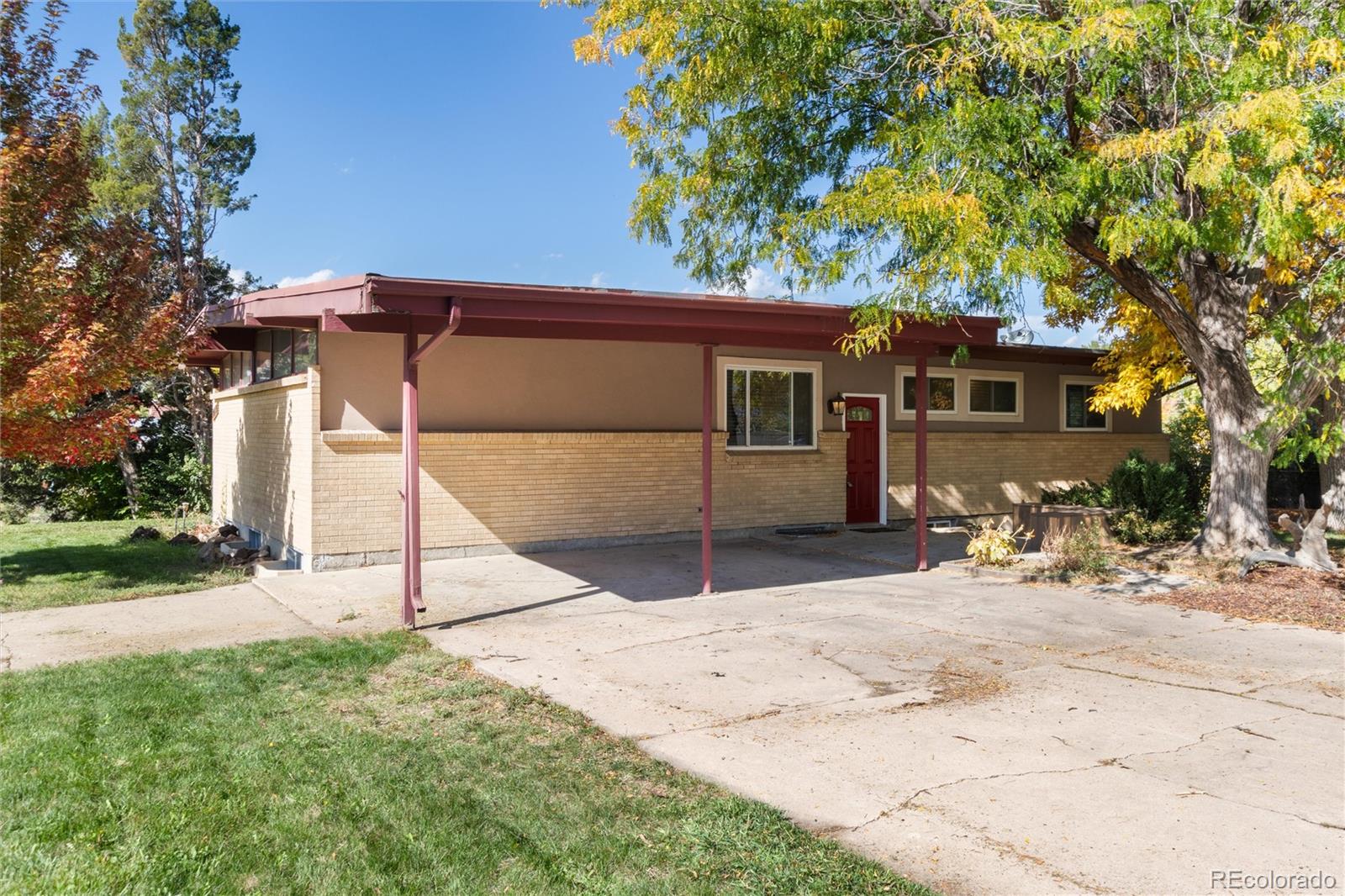 3095 E Maplewood Avenue