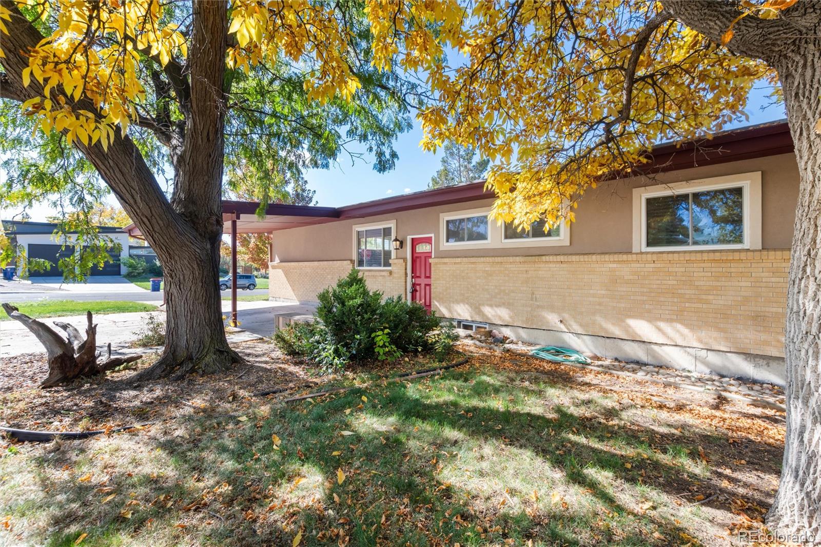 3095 E Maplewood Avenue