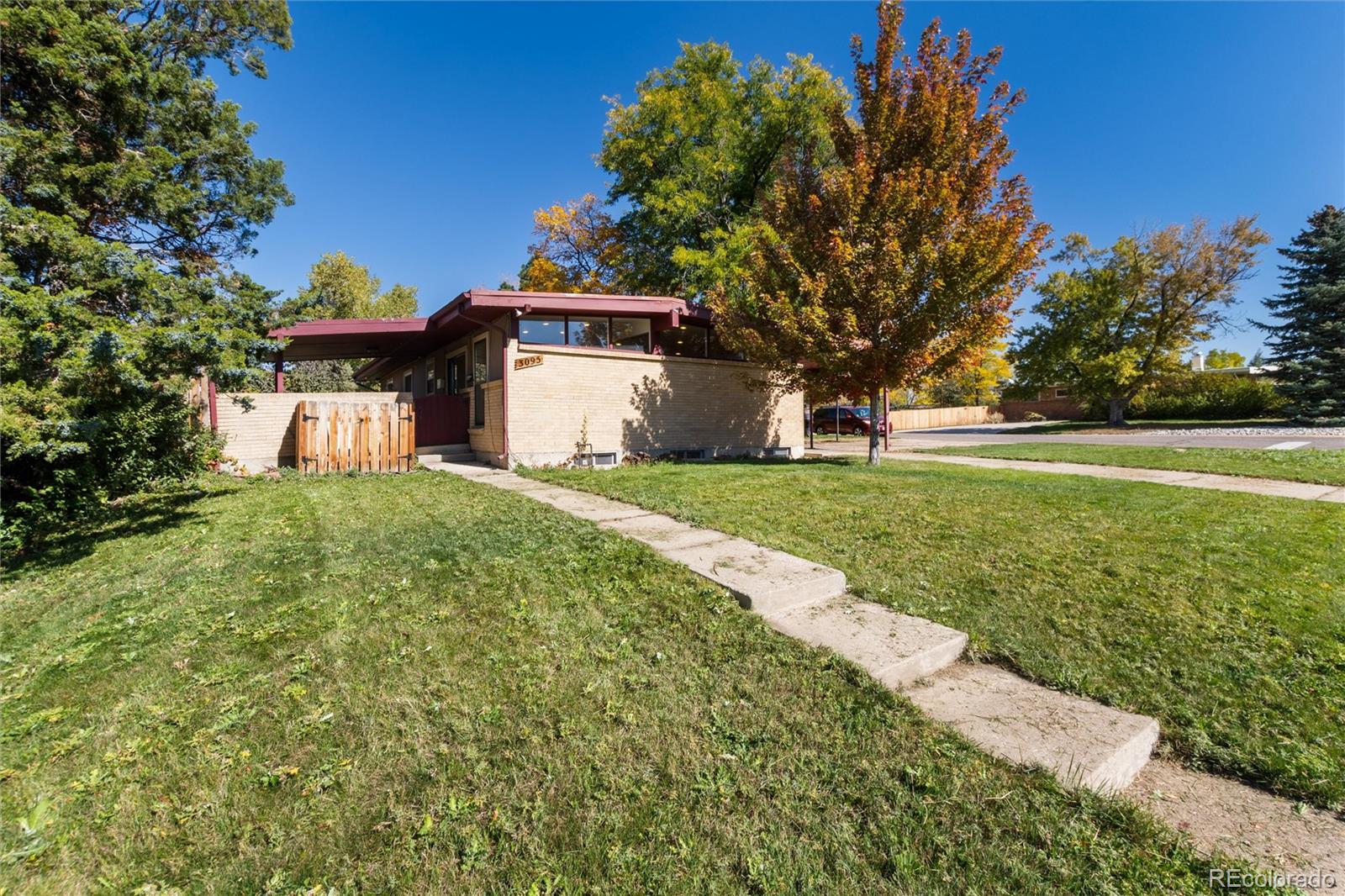 3095 E Maplewood Avenue