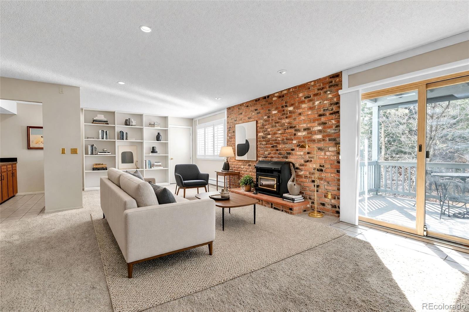 7116 Fox Circle
