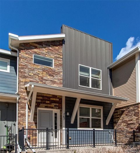 767 Robert Street Longmont CO 80503